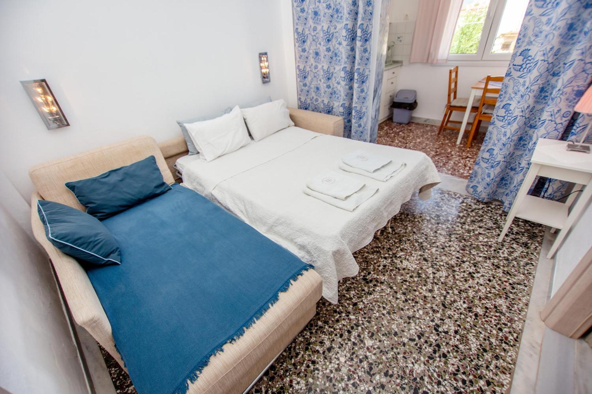 T H E Berlin Studios And Suites Nea Vrasna Bagian luar foto
