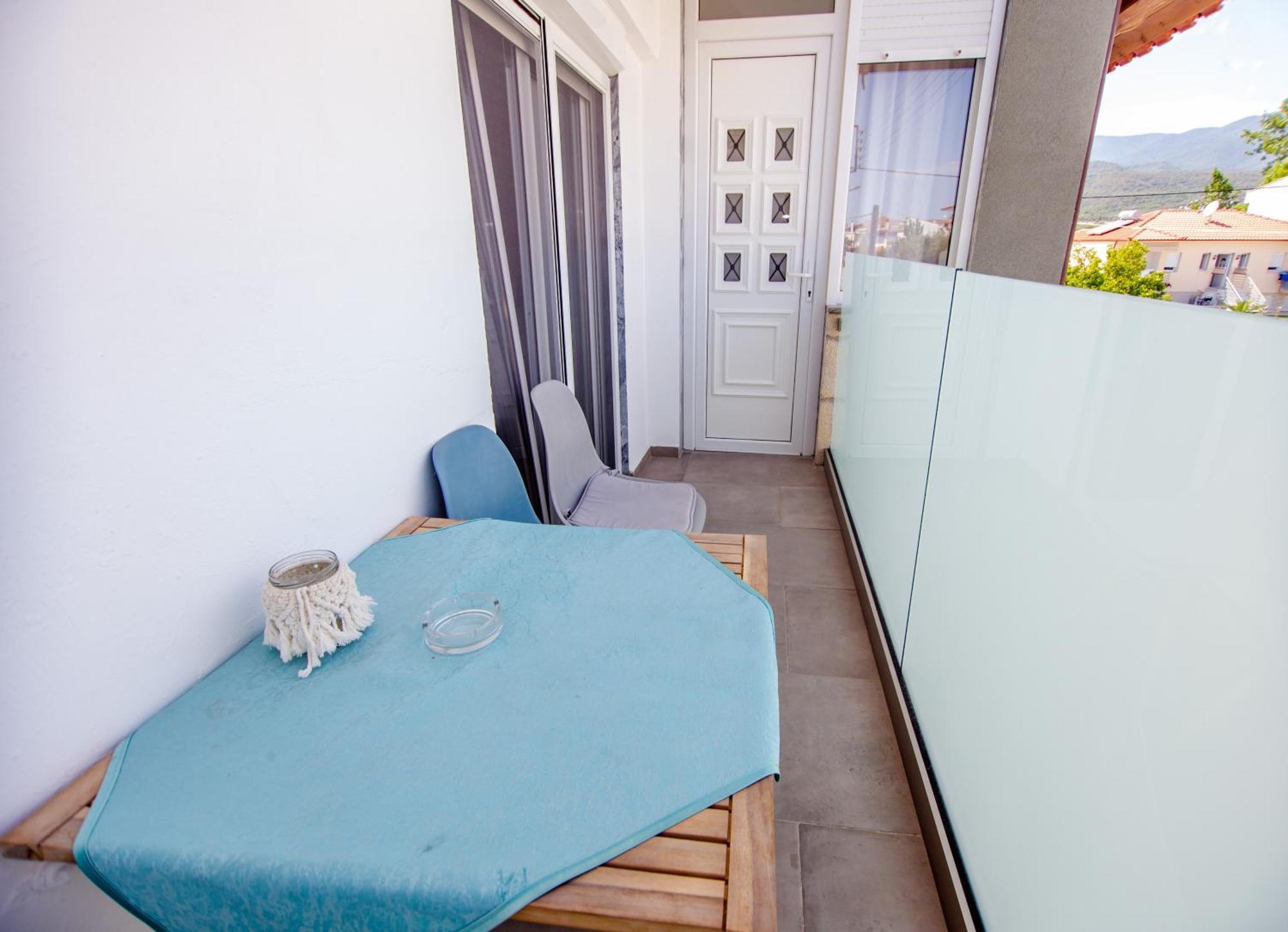 T H E Berlin Studios And Suites Nea Vrasna Bagian luar foto