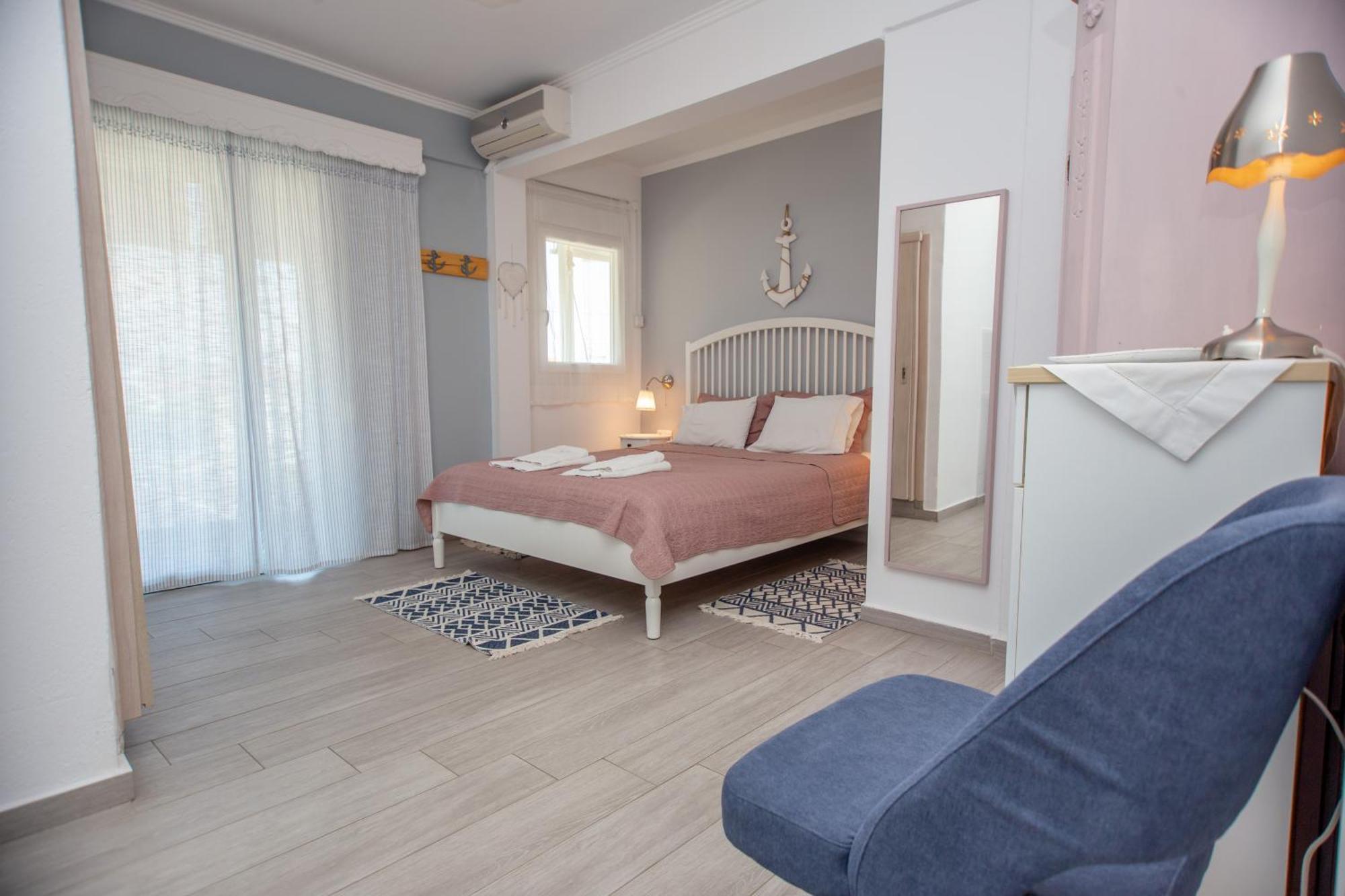 T H E Berlin Studios And Suites Nea Vrasna Bagian luar foto