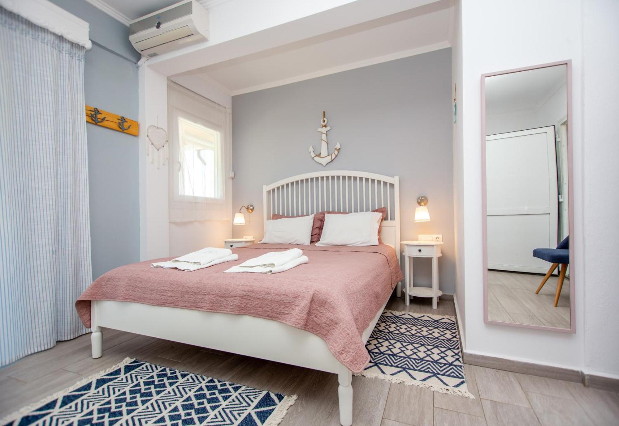 T H E Berlin Studios And Suites Nea Vrasna Bagian luar foto