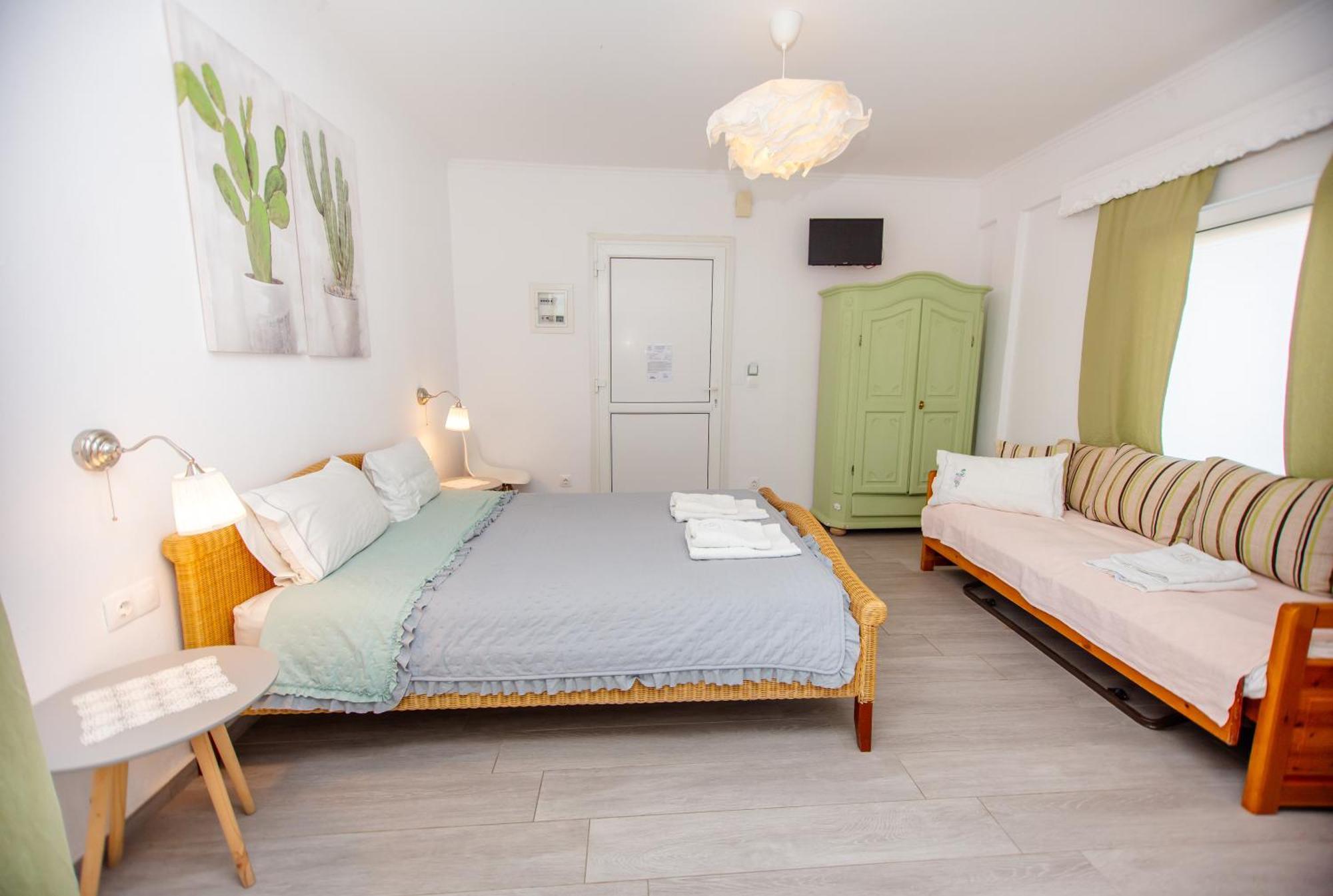 T H E Berlin Studios And Suites Nea Vrasna Bagian luar foto